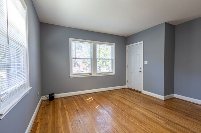 Building Photo - Charming 2 BR/1 BA Apartment in Anacostia!