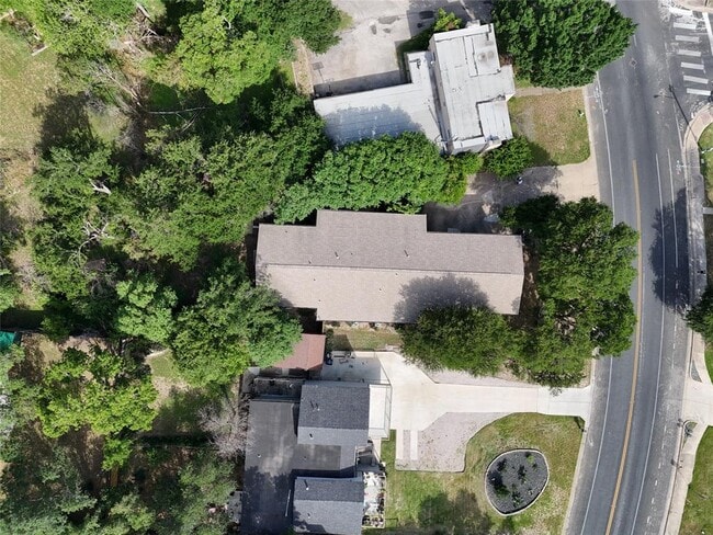 Building Photo - 1901 Woodland Ave