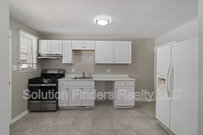 Building Photo - 305 Capitol Ct