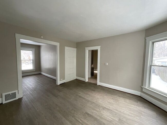 Building Photo - 1004 West Ave