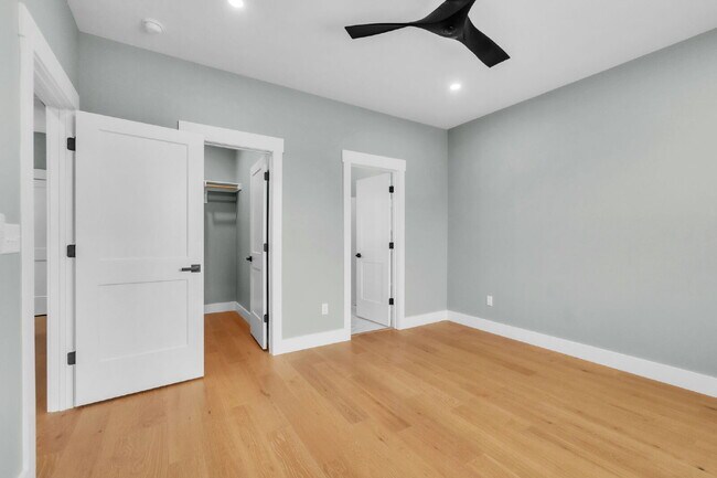 Building Photo - Updated 3-Bedroom, 2.5-Bathroom Townhome Gem in Landrum