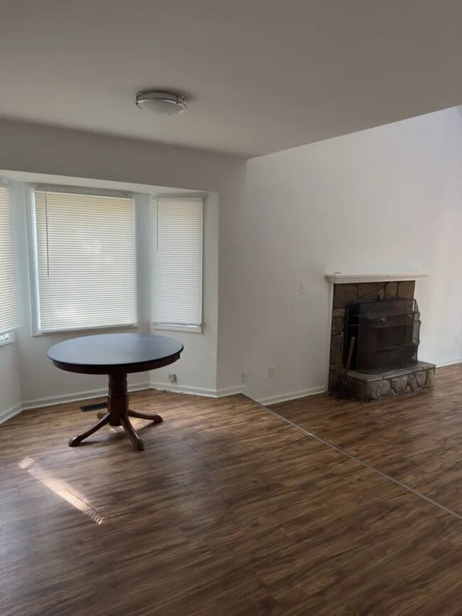 Building Photo - Raleigh Townhouse on Kentwood Park w/ fenced yard