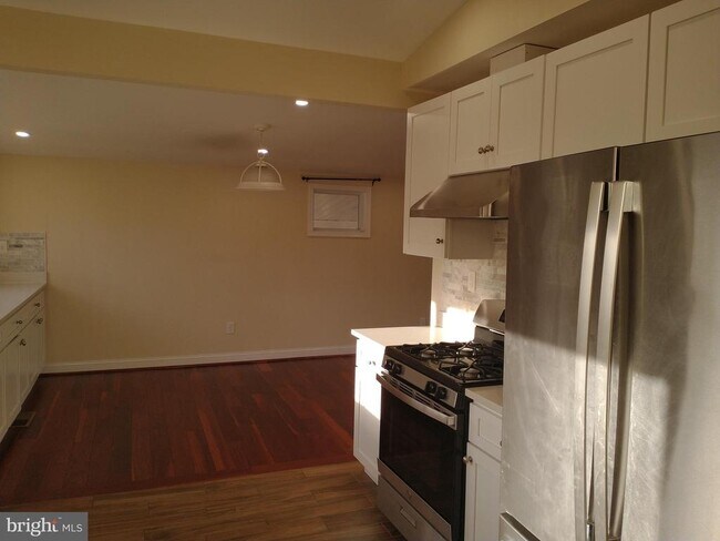 Building Photo - 512 Dartmouth Dr