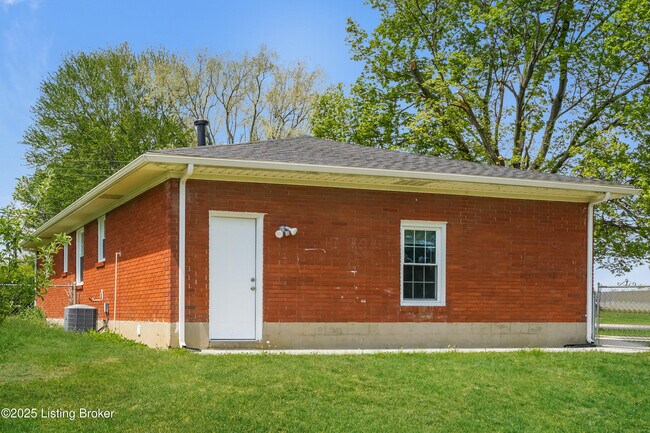 Building Photo - 6102 Jessamine Ln