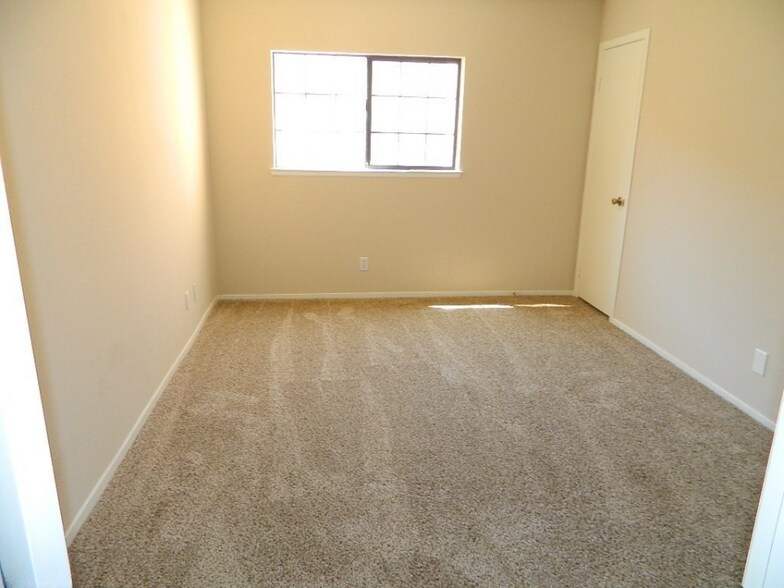 Building Photo - 4340 Sanderling Cir