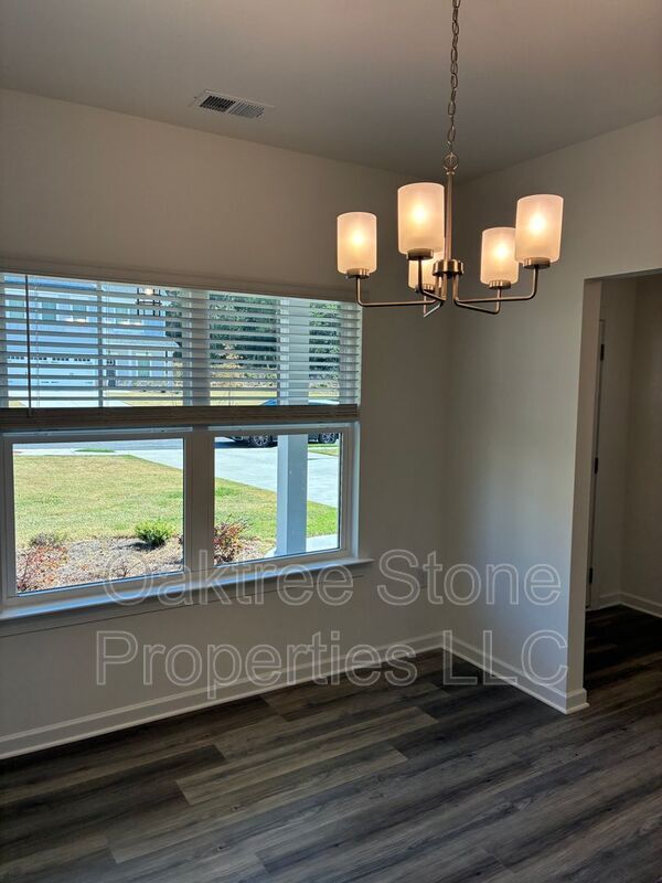 Building Photo - 3378 Skyland Dr