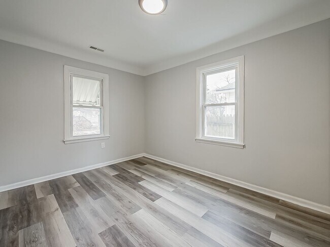 Building Photo - SECTION 8 ACCEPTED! Fresh Start in the Heart of Hazel Park – 3 Bedroom Charmer on Powell Ave