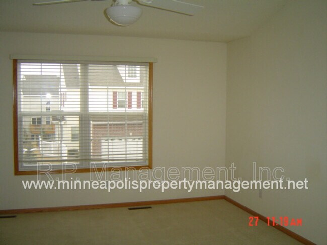 Building Photo - 15220 Florist Cir
