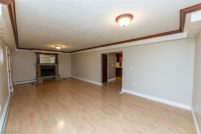 Building Photo - 9423 Highland Dr