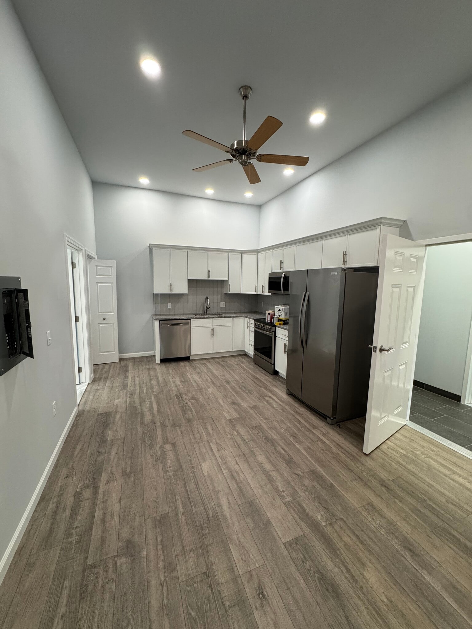 Kitchen - 415 W Butler Dr