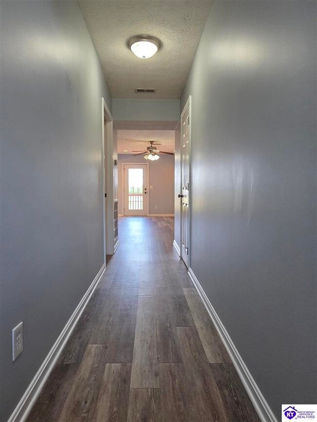 Building Photo - 153 Twin Lakes Dr