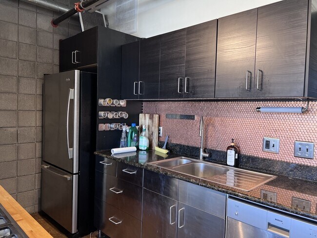 Building Photo - 360 W 300 S