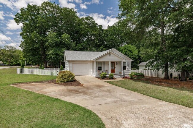 Building Photo - 1011 Jeremy Dr
