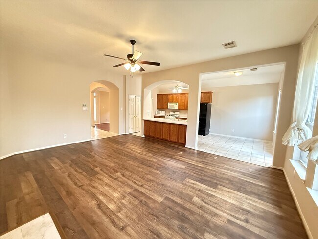 Building Photo - 5126 Winterwood Dr