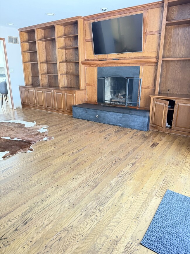 Building Photo - 145 Pine Tree Ln