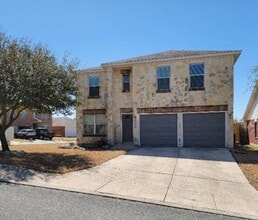 Building Photo - Modern 3BR/2.5BA Home with W/D In Unit• Covered Parking Central • AC in San Antonio