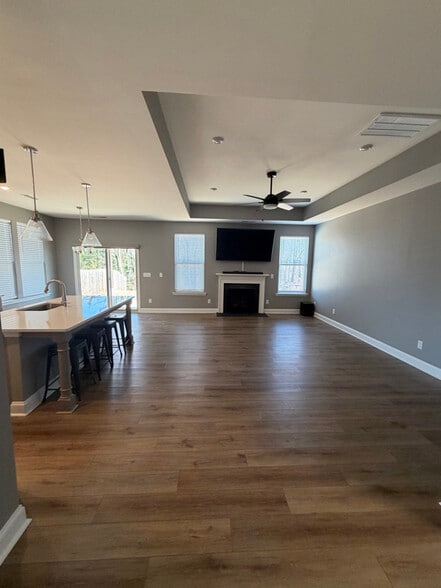 Building Photo - 1553 Cedar Tree Dr