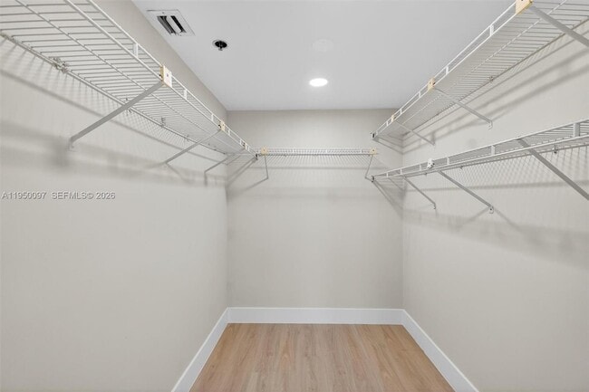 Building Photo - 540 Brickell Key Dr