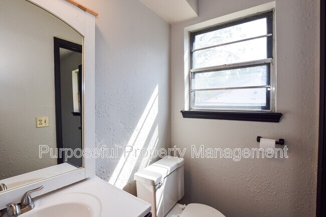 Building Photo - 1208 Cathy Ln