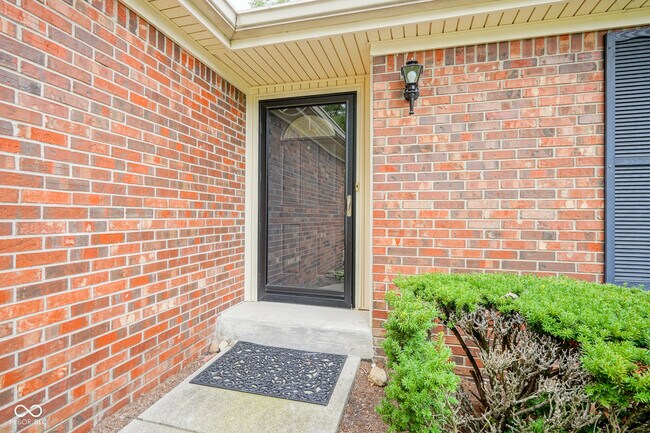 Building Photo - 10924 Lakeshore Dr W