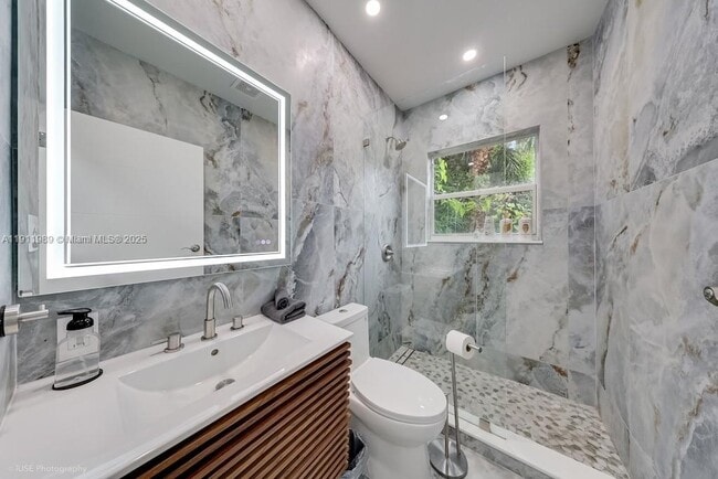 Building Photo - 46 NE 43rd St