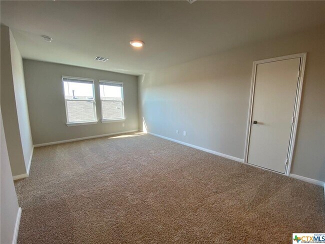 Building Photo - 154 Solitude Dr