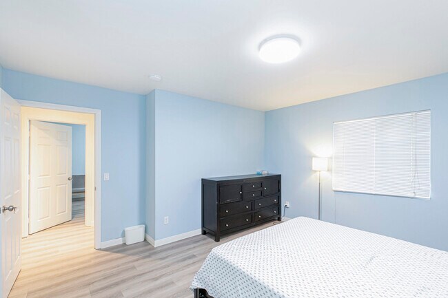 Building Photo - 18605 Valerio St