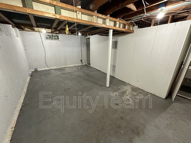 Building Photo - 7833 Kirkland Dr