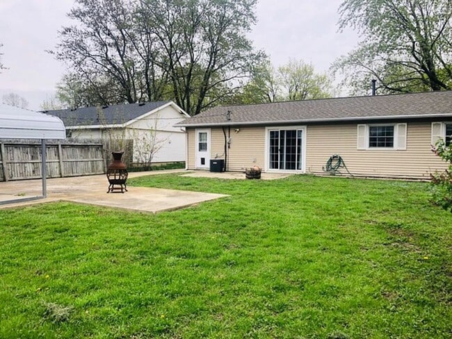 Building Photo - Charming Ranch Home with Flexible Space an...