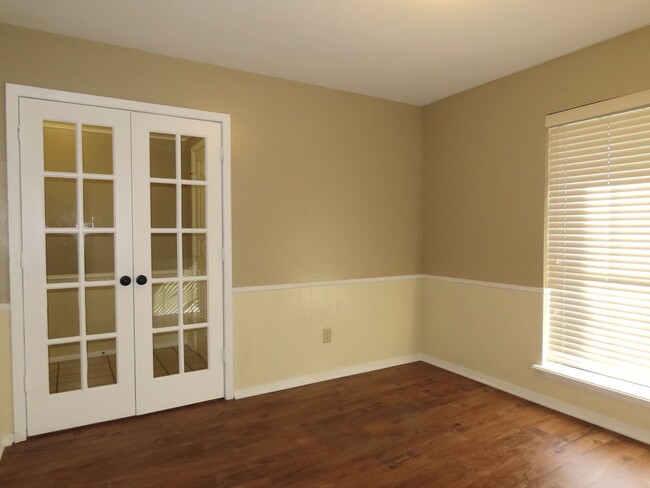 Building Photo - South Tyler - Beautiful 3 Bedroom, 2 Bath ...