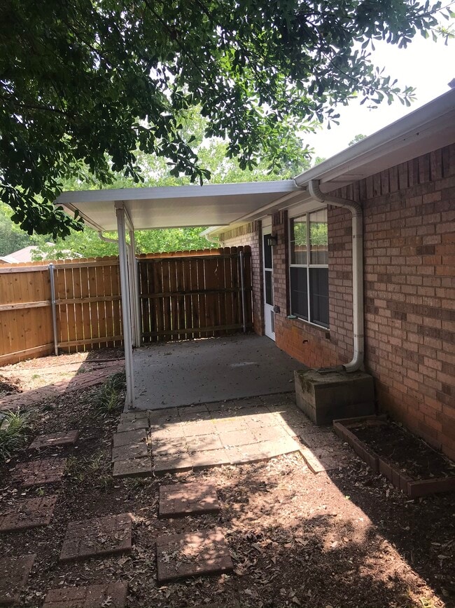 Building Photo - 467 Redbud Cir
