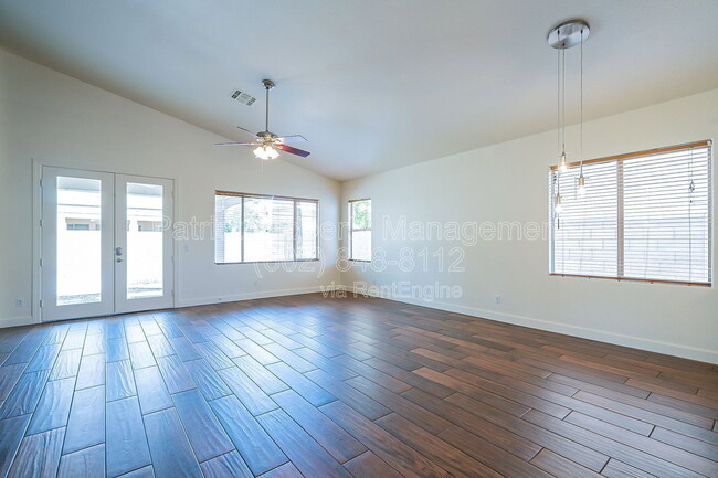 Building Photo - 3536 E San Pedro Ave
