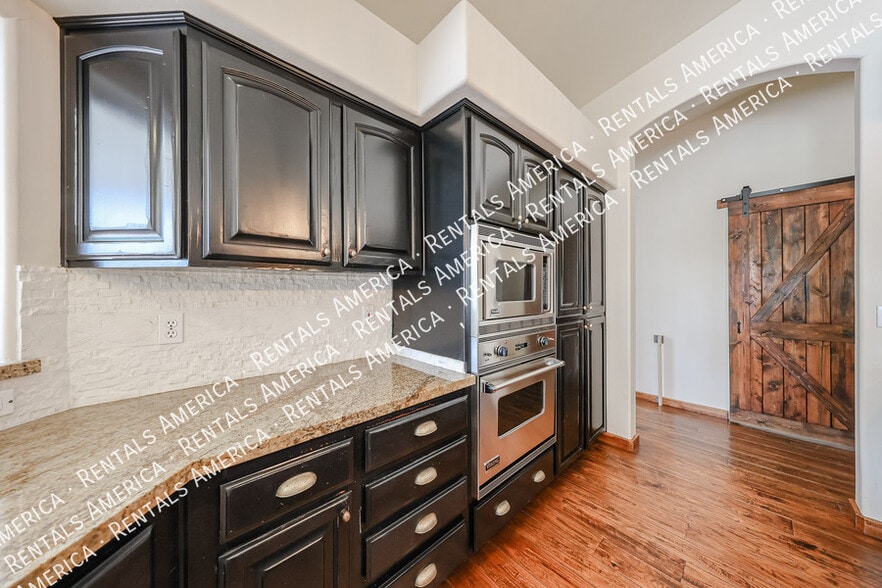 Building Photo - 3525 E Equestrian Trail