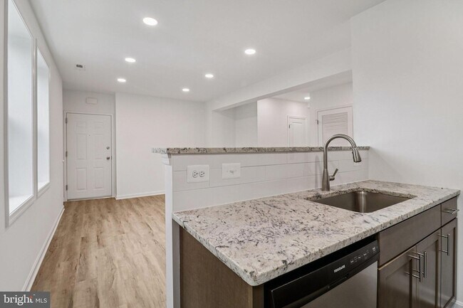 Building Photo - 303 Seaton Pl NE