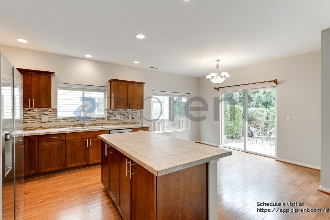 Building Photo - 1715 43rd St NE