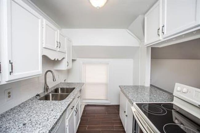 Building Photo - 1602 Avenue X