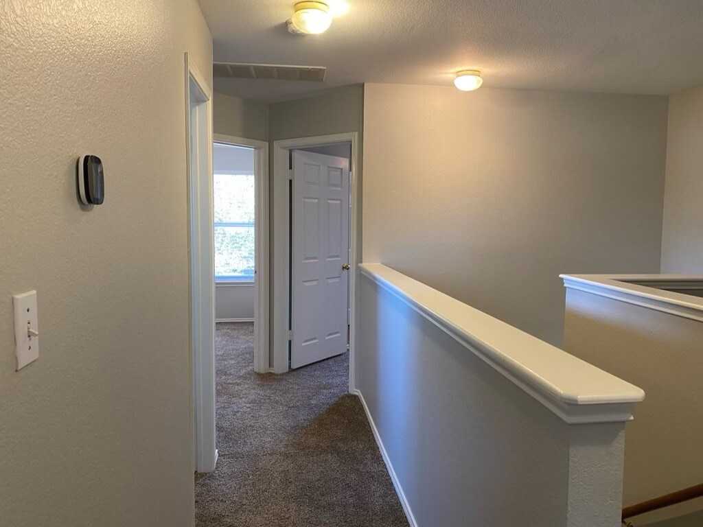 Building Photo - 2326 Clover Ridge Dr