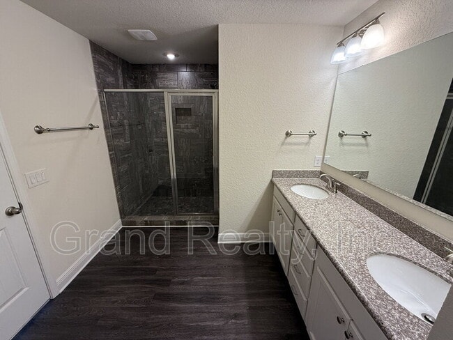 Building Photo - 4423 Village Oak Ln