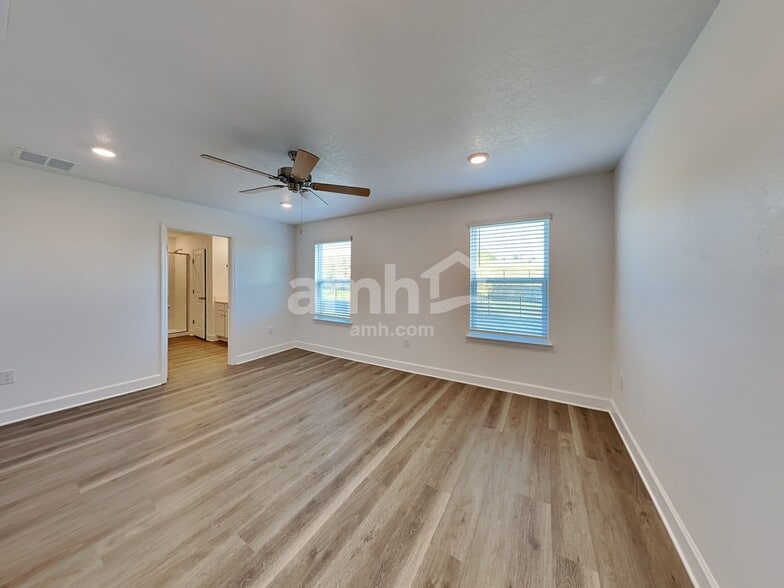 Building Photo - 37831 Dusty Saddle Ln