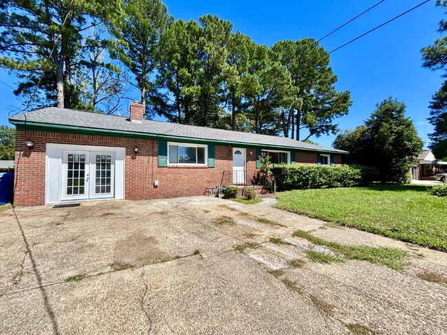 Building Photo - Gorgeous Updated Home in Virginia Beach!