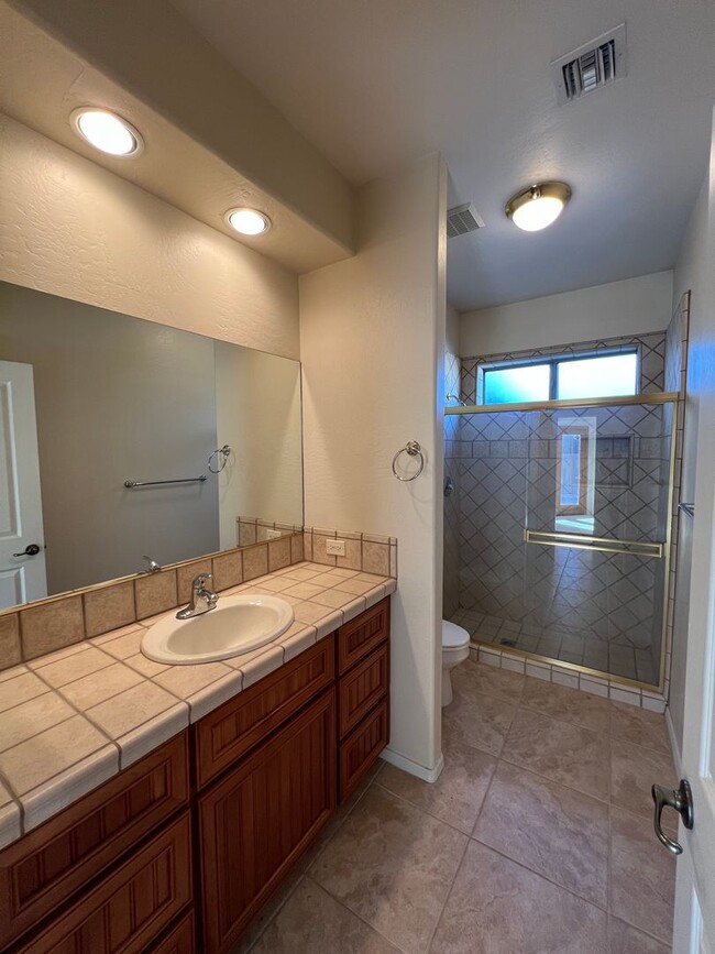 Building Photo - 3 BEDROOM IN LA QUINTA!