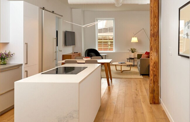 Building Photo - 121 Middle St