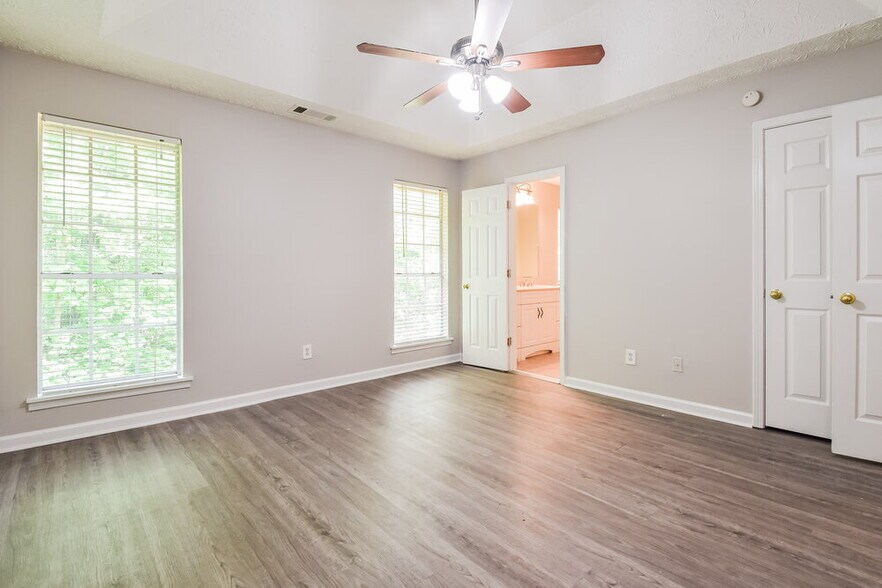 Building Photo - 5543 Dorsett Shoals Rd