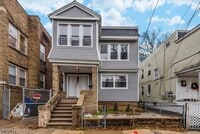 Building Photo - 268 Leslie St