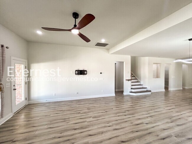 Building Photo - Spacious 4Beds 3.5Bath Single Family Rental with Modern Amenities / Available Now!