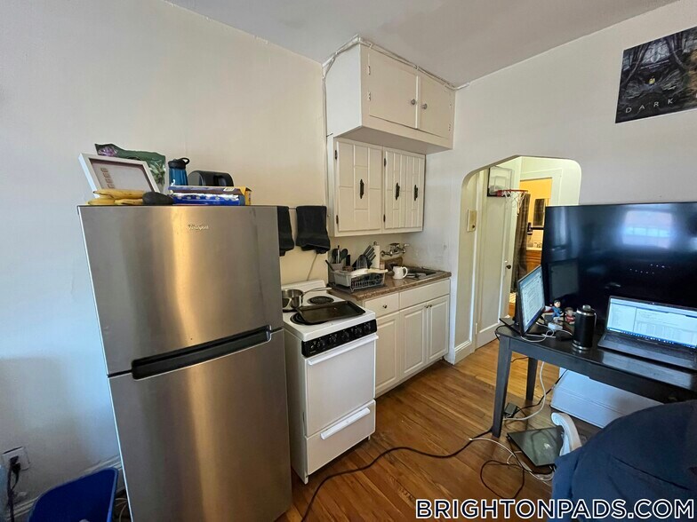 Building Photo - 70 Strathmore Rd