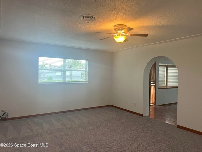 Building Photo - 129 Martin St
