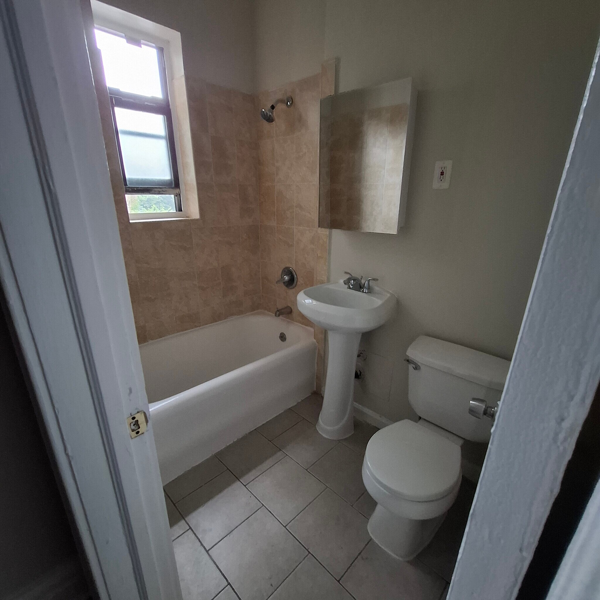 24 S Grove St B6 - 82 S Grove St