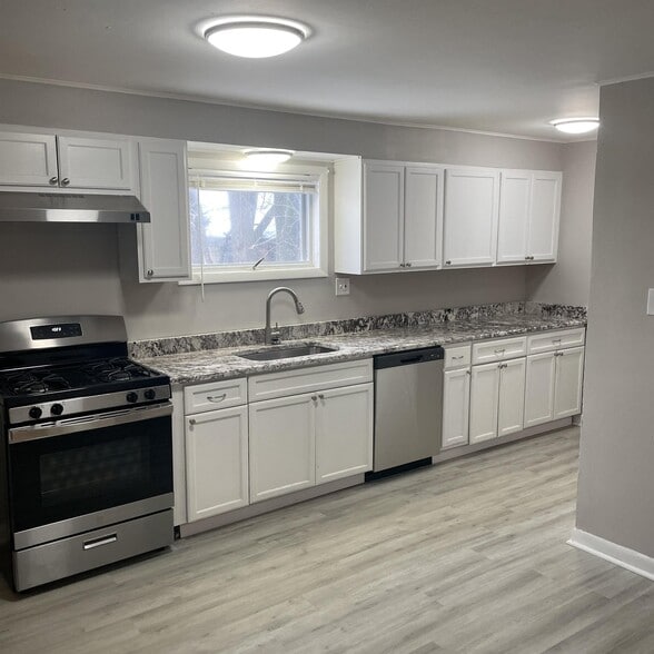 Building Photo - 105 Carlisle St