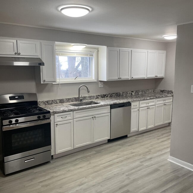 Building Photo - 105 Carlisle St